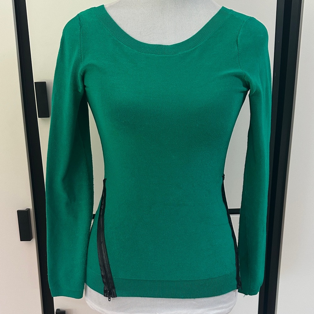Bebe green Knit Top sweater w/ zippers